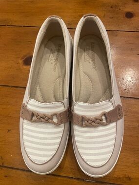 Grasshopper Ortholite Women's Slip-On Loafers in Beige and Cream Stripes, 9